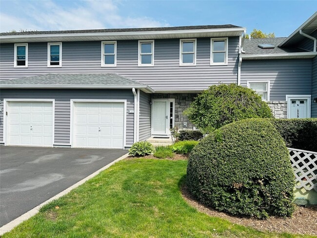 113 Alicia Dr in North Babylon, NY - Building Photo - Building Photo