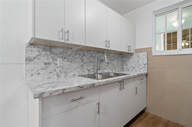 160 NE 55th St in Miami, FL - Building Photo - Building Photo