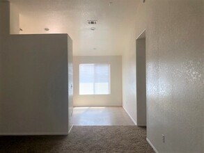 8636 Great Cir Dr in California City, CA - Building Photo - Building Photo