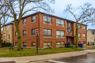401 Winnett Av in Toronto, ON - Building Photo