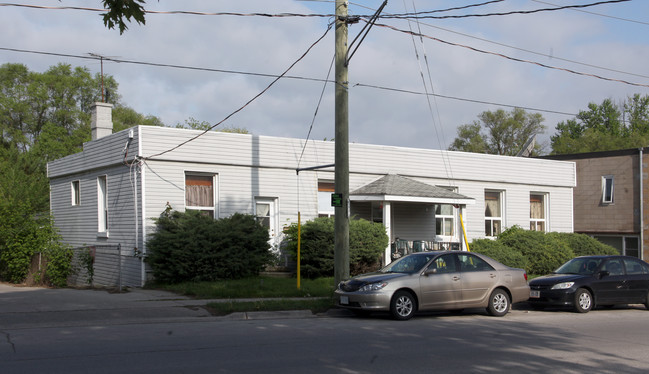 52 Prospect St in Newmarket, ON - Building Photo - Building Photo