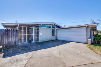 2782 Sleepy Hollow Ave in Hayward, CA - Building Photo - Building Photo