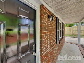 6631 Flat Rock Dr in Charlotte, NC - Foto de edificio - Building Photo