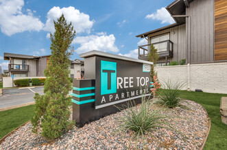 Tree Top Apartments in Grand Prairie, TX - Foto de edificio - Building Photo