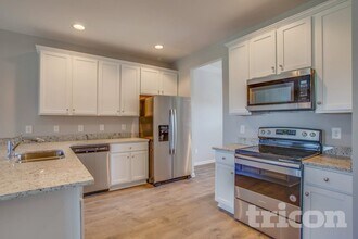 913 Stokewood Pl in Spring Hill, TN - Building Photo - Building Photo