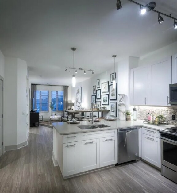 82 Cambridgepark Dr in Cambridge, MA - Building Photo