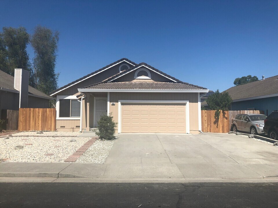 1032 Wood Hollow Cir in Fairfield, CA - Building Photo