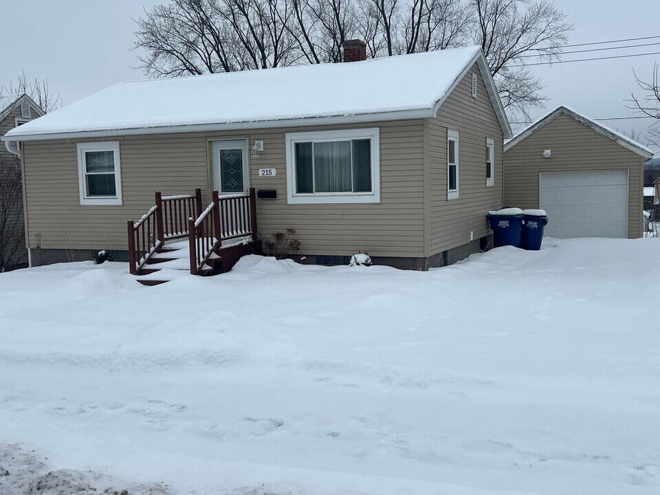 215 N 10th Ave in Wausau, WI - Building Photo