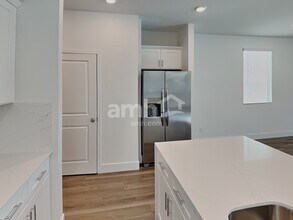 5872 Fly Fisher St in Las Vegas, NV - Foto de edificio - Building Photo