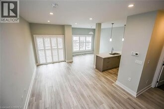 9 Spring St in Brantford, ON - Building Photo - Building Photo