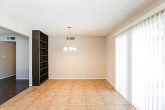 4027 E Alta Vista Rd in Phoenix, AZ - Foto de edificio - Building Photo