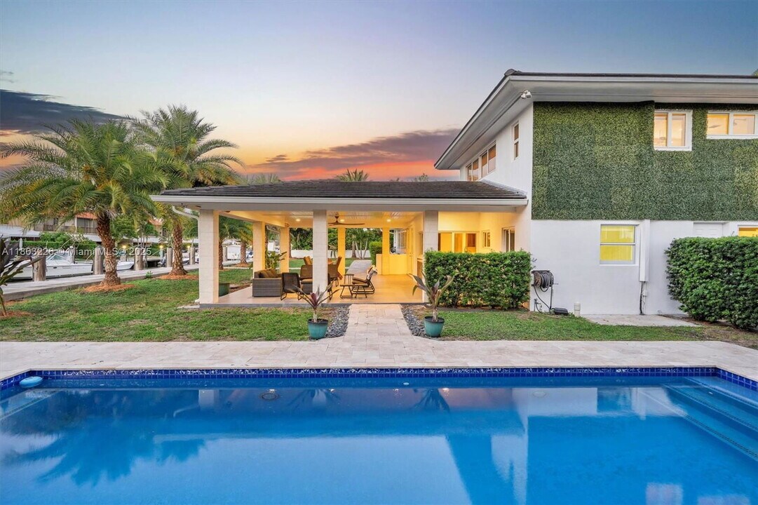 1481 NE 104th St in Miami Shores, FL - Building Photo