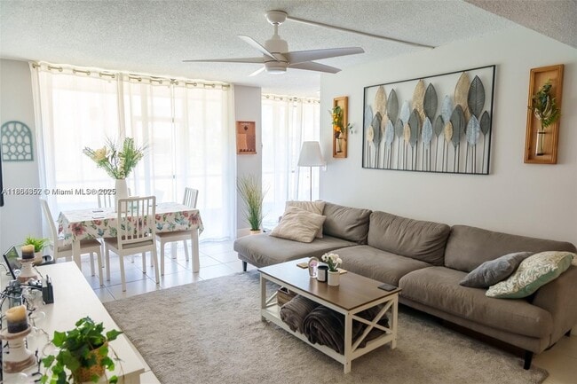 3500 Blue Lake Dr in Pompano Beach, FL - Building Photo - Building Photo