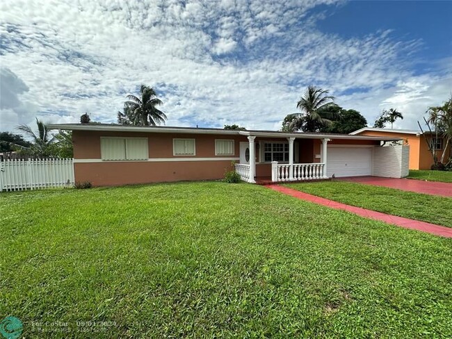 450 NE 147th Terrace in Miami, FL - Building Photo - Building Photo