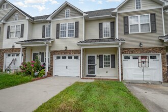 402 Beaumont Cir in Clemmons, NC - Building Photo - Building Photo