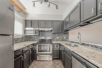 2555 Stockbridge Dr in Charlotte, NC - Building Photo - Building Photo