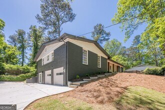 3350 Pine Meadow Rd NW in Atlanta, GA - Building Photo - Building Photo