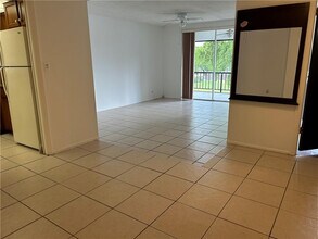 3690 Inverrary Dr in Lauderhill, FL - Building Photo - Building Photo