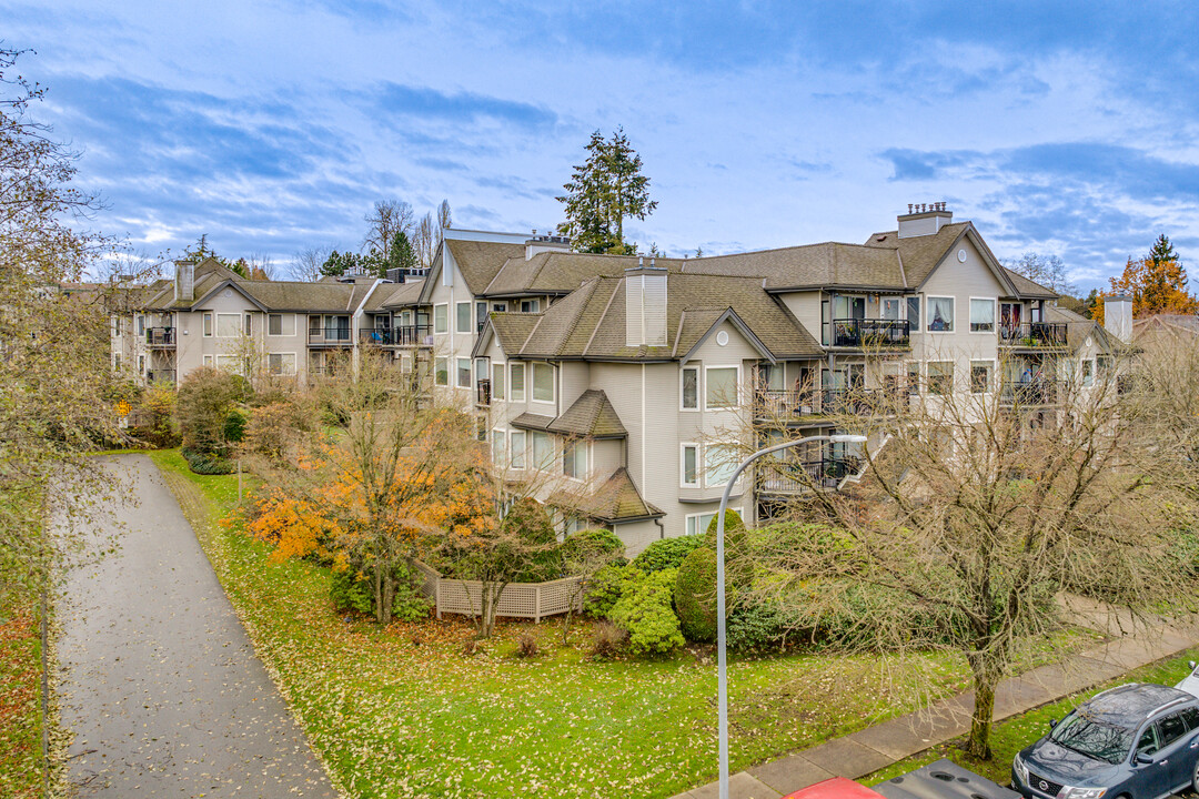 Cascade West in Burnaby, BC - Building Photo