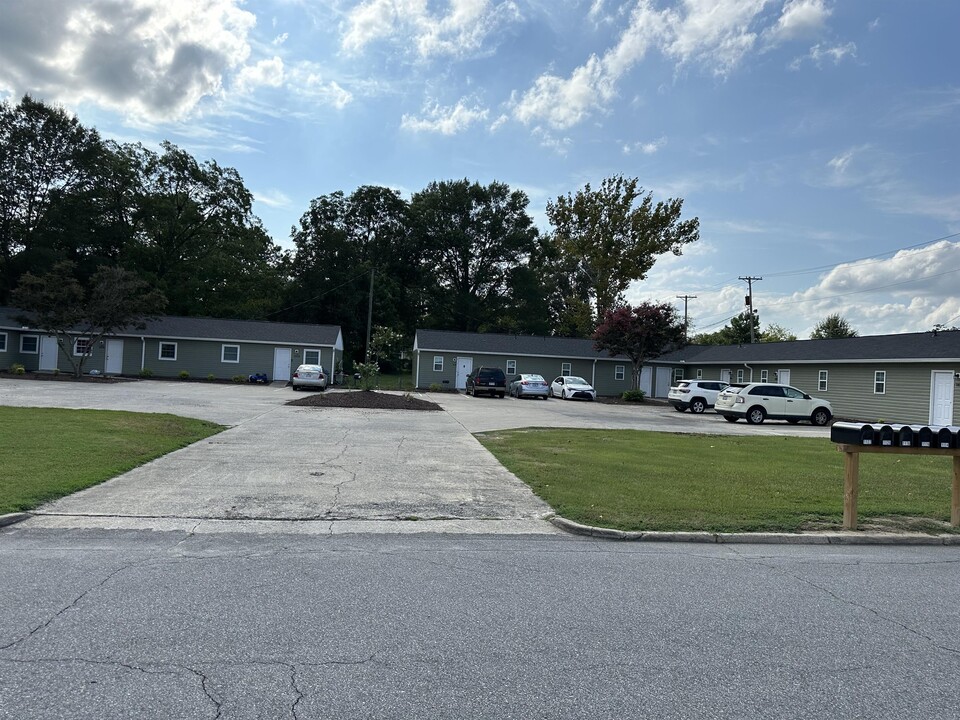 1122 Cypress St in Rocky Mount, NC - Building Photo