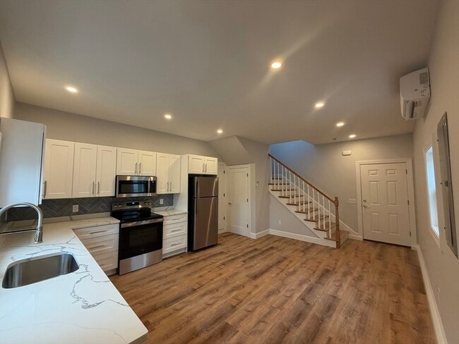 51 Whittier Rd in Wakefield, MA - Building Photo - Building Photo