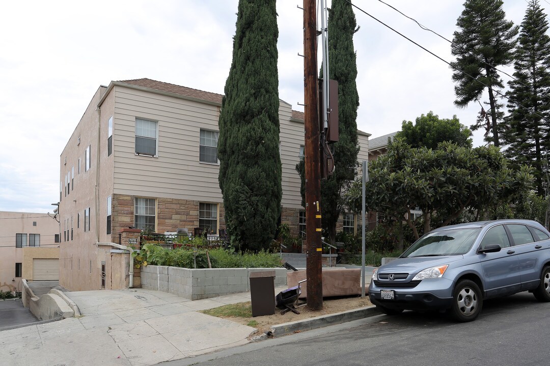 329 N Mariposa Ave in Los Angeles, CA - Building Photo