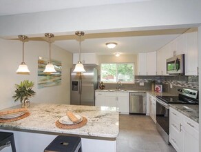 827 S Robb Way in Lakewood, CO - Foto de edificio - Building Photo