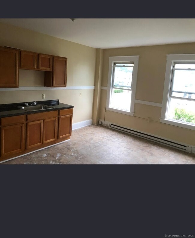 415-417 East St in New Britain, CT - Building Photo - Building Photo