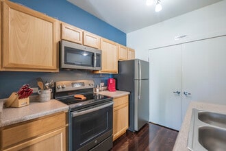 San Isidro - Washer/Dryer Included in Santa Fe, NM - Building Photo - Interior Photo