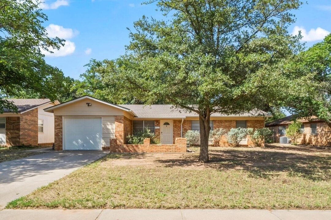 4504 61st St in Lubbock, TX - Building Photo