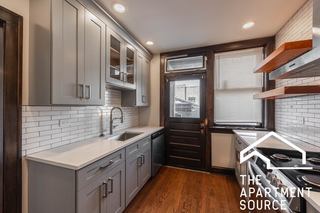 2626 W Devon Ave in Chicago, IL - Foto de edificio - Building Photo