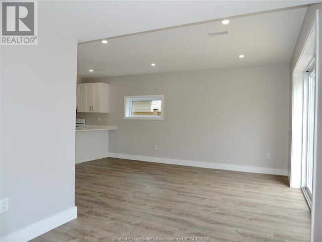 3933 Woodward Blvd in Windsor, ON - Building Photo - Building Photo