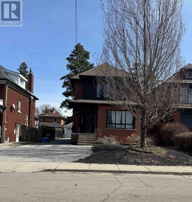 161-161 Rothsay Ave in Hamilton, ON - Building Photo - Building Photo