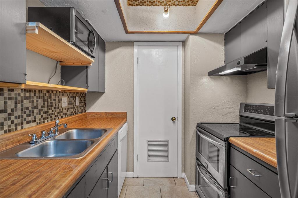 2600 Penny Ln in Austin, TX - Building Photo