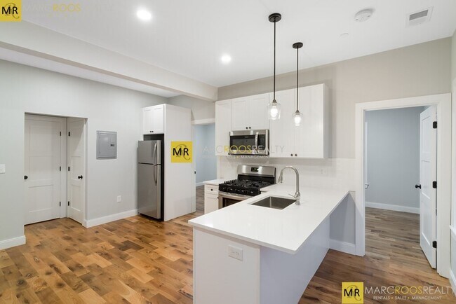 477 Meridian St in Boston, MA - Building Photo - Building Photo