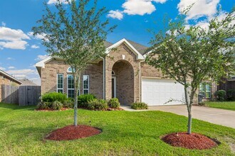 3056 Winterberry Ln in Dickinson, TX - Building Photo - Building Photo
