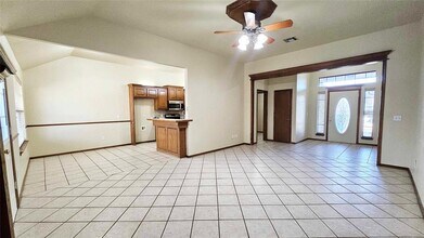 417 E Plantation Terrace in Mustang, OK - Building Photo - Building Photo