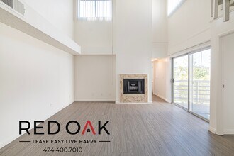 6072 Franklin Ave in Los Angeles, CA - Building Photo - Building Photo