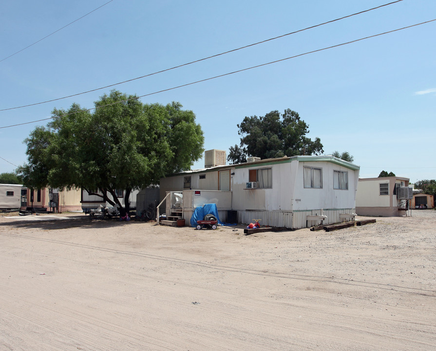 1701 W Higgins Ln in Tucson, AZ - Building Photo