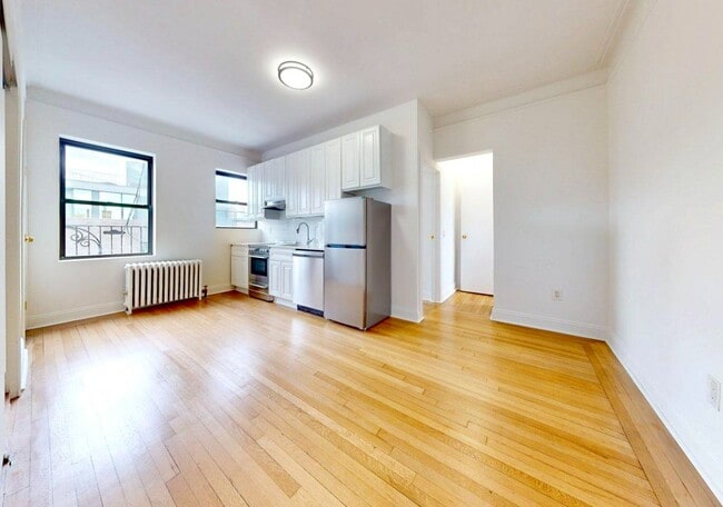 Carmine Street in New York, NY - Building Photo - Building Photo