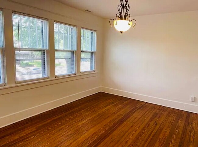 820 S Douglas Ave, Unit #B in Nashville, TN - Foto de edificio - Building Photo