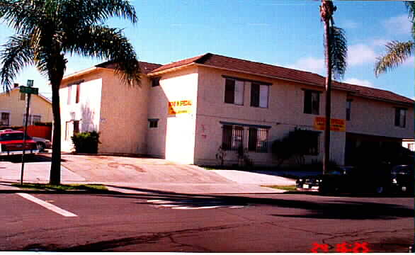 4690 Wightman St in San Diego, CA - Building Photo - Building Photo