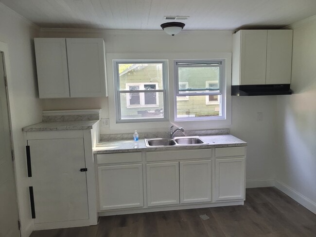 1010 N Main St in Laurinburg, NC - Building Photo - Building Photo