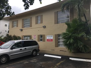 1823 Dewey St in Hollywood, FL - Building Photo - Building Photo