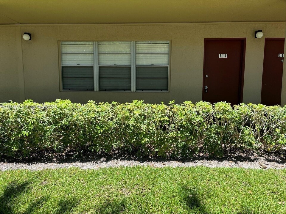 13475 SW 9th St in Pembroke Pines, FL - Building Photo