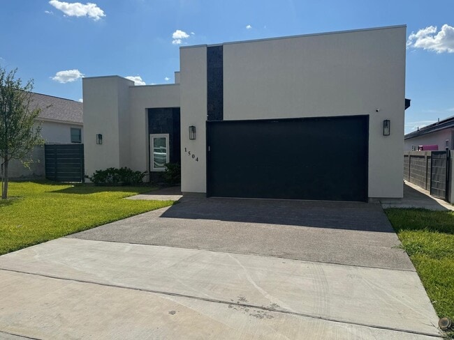 1504 Ocaso Dr in Laredo, TX - Building Photo - Building Photo