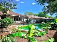 706 Voyager Dr photo'