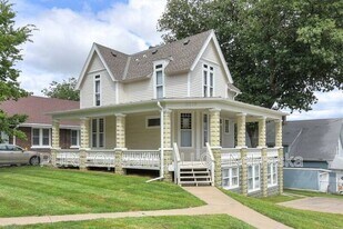 2518 Woolworth Ave in Omaha, NE - Building Photo