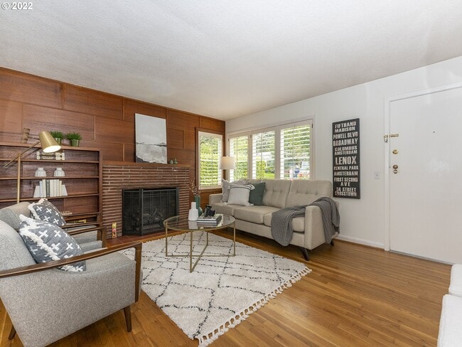 8535 SW 58th Ave in Portland, OR - Foto de edificio - Building Photo