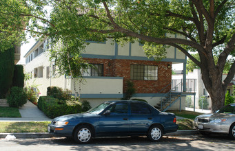 626 E Tujunga Ave in Burbank, CA - Building Photo - Building Photo